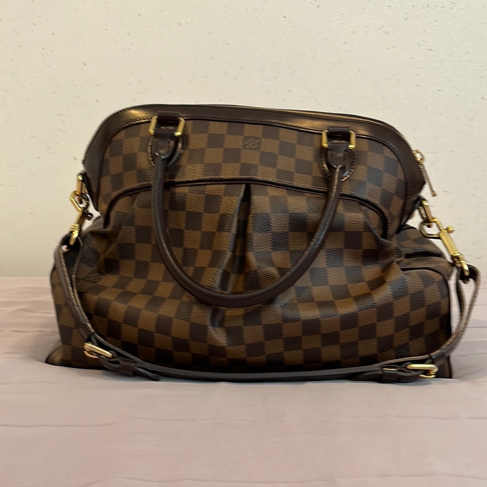 Authentic Louis Vuitton Trevi Damier large size excellent condition